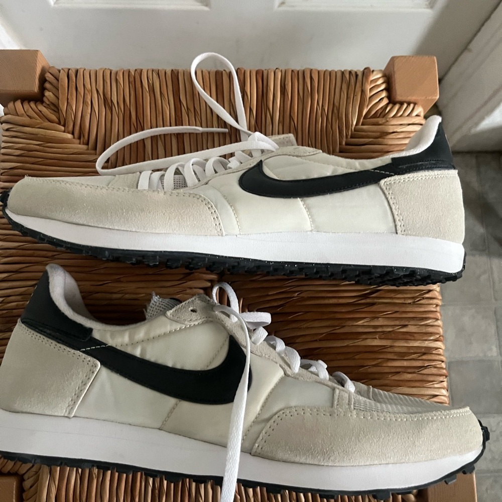Nike men’s sneaker size 10